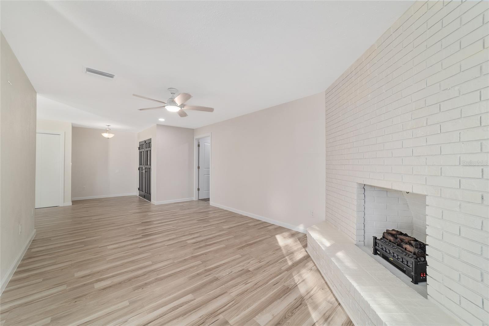 COUNTRY ESTATE - Residential