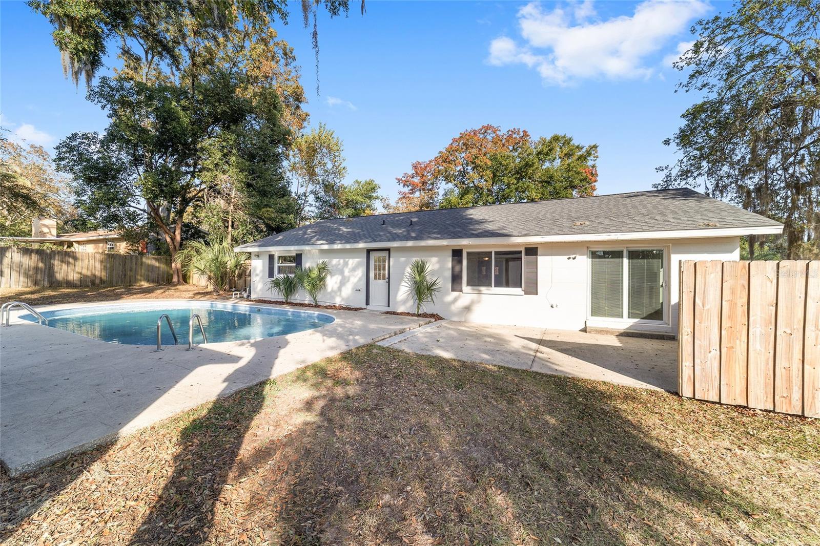 COUNTRY ESTATE - Residential