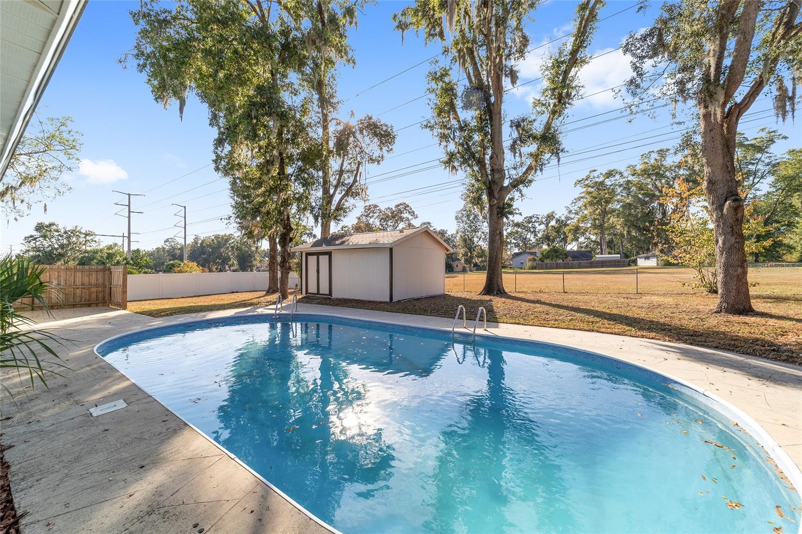 COUNTRY ESTATE - Residential