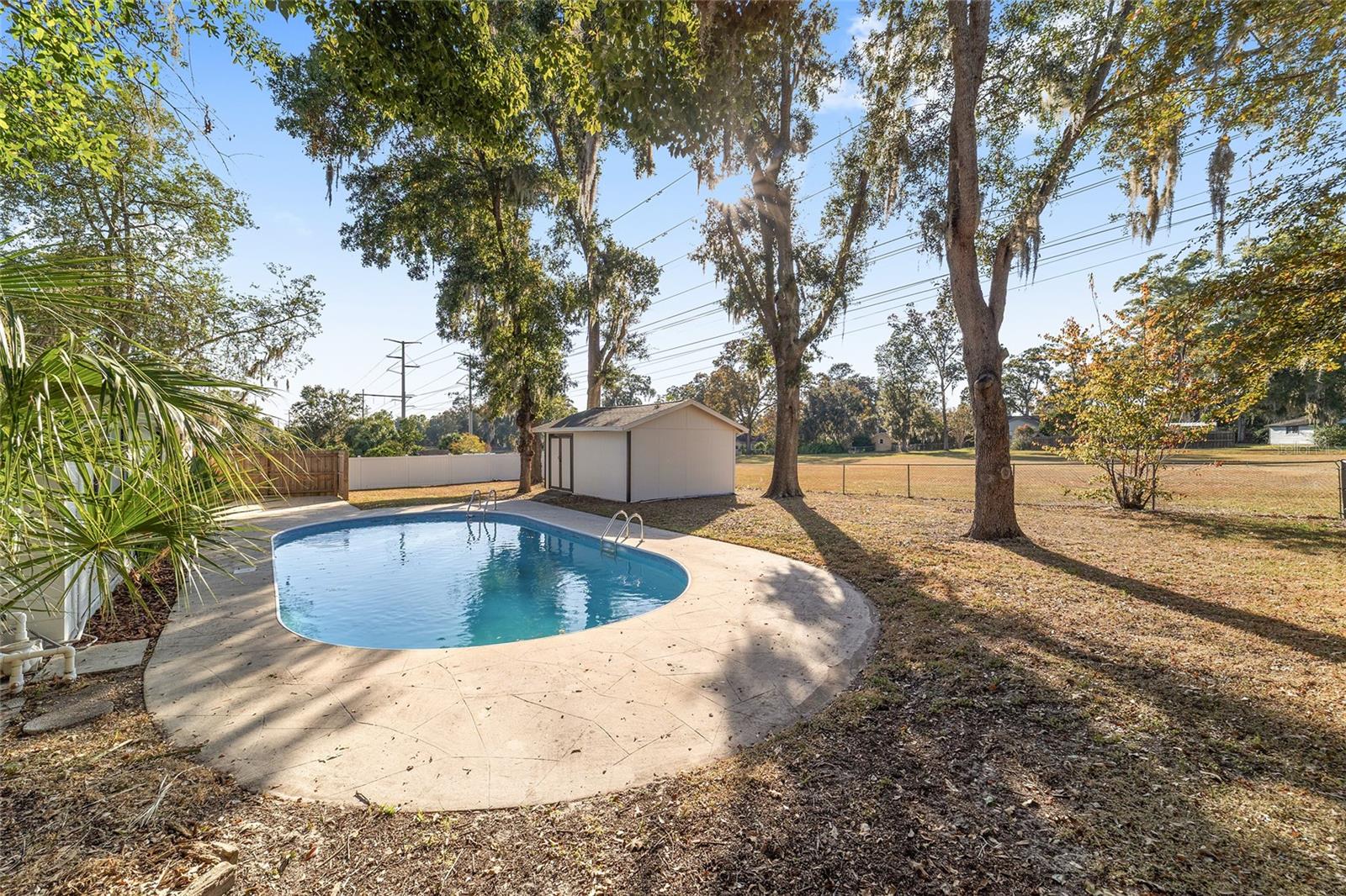 COUNTRY ESTATE - Residential