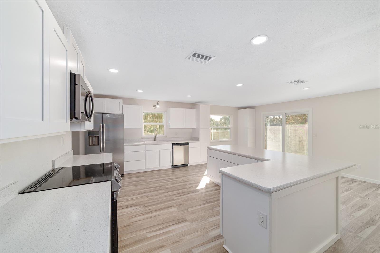 COUNTRY ESTATE - Residential