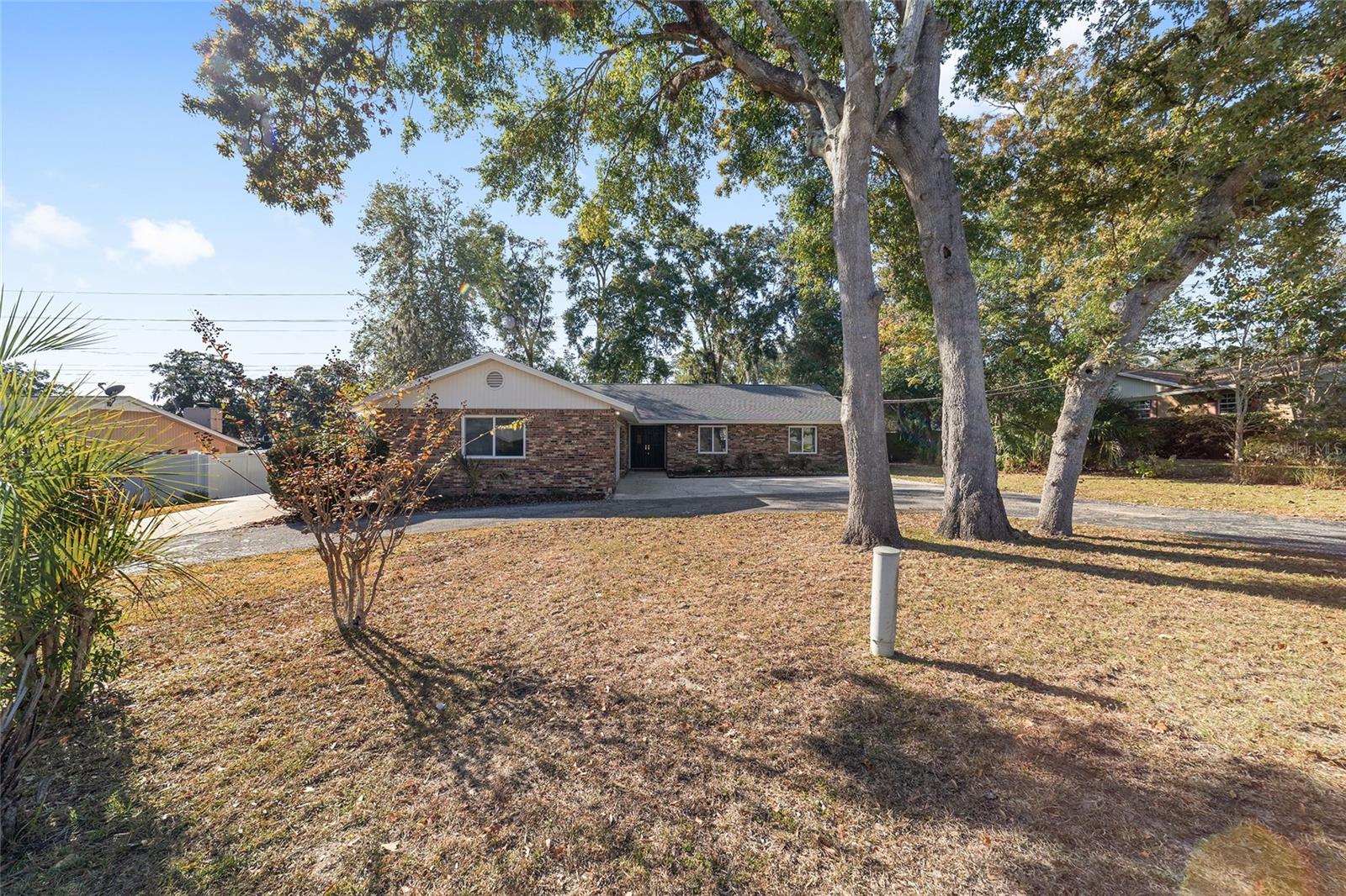 COUNTRY ESTATE - Residential