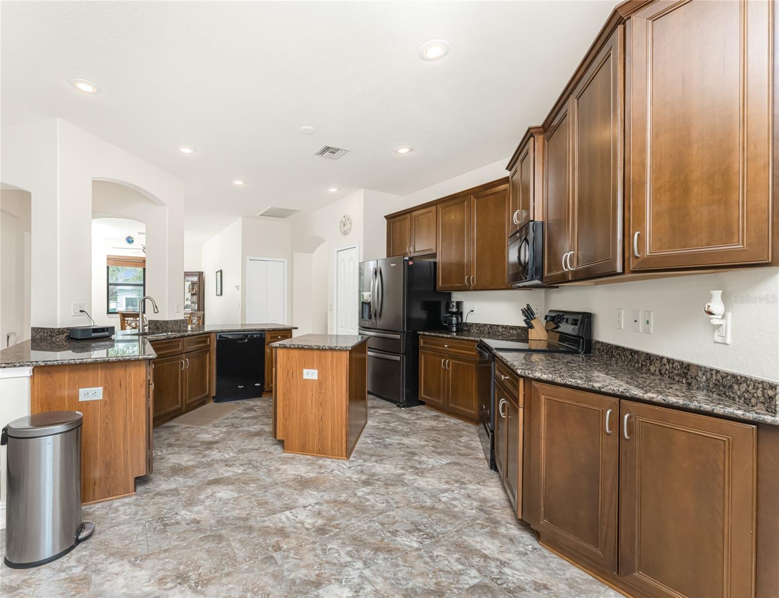 ROTONDA LAKES - Residential