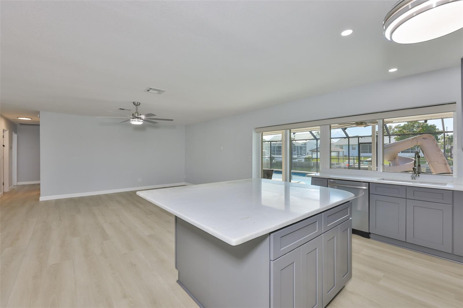 APOLLO BEACH UNIT 08 A RESUBDI - Residential