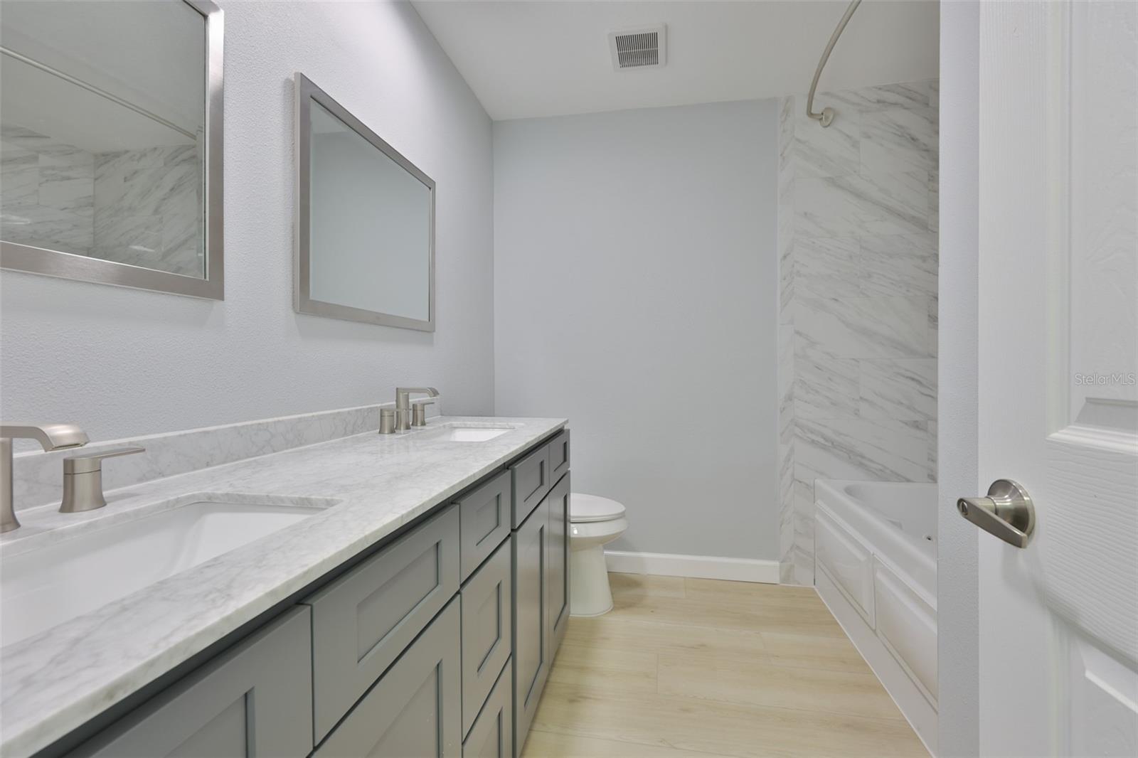 APOLLO BEACH UNIT 08 A RESUBDI - Residential