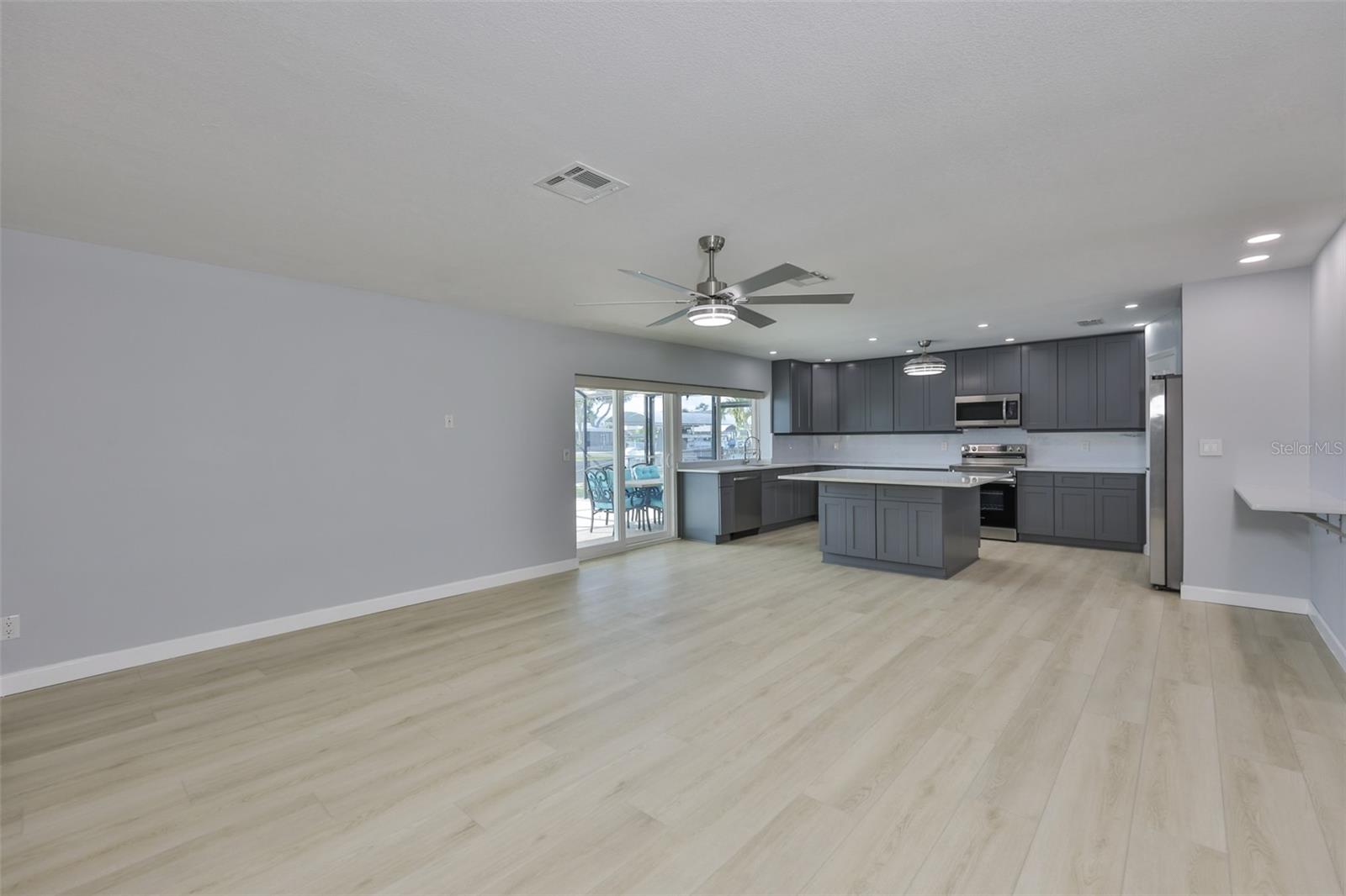 APOLLO BEACH UNIT 08 A RESUBDI - Residential