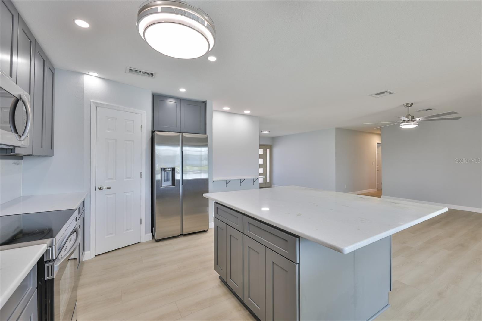 APOLLO BEACH UNIT 08 A RESUBDI - Residential