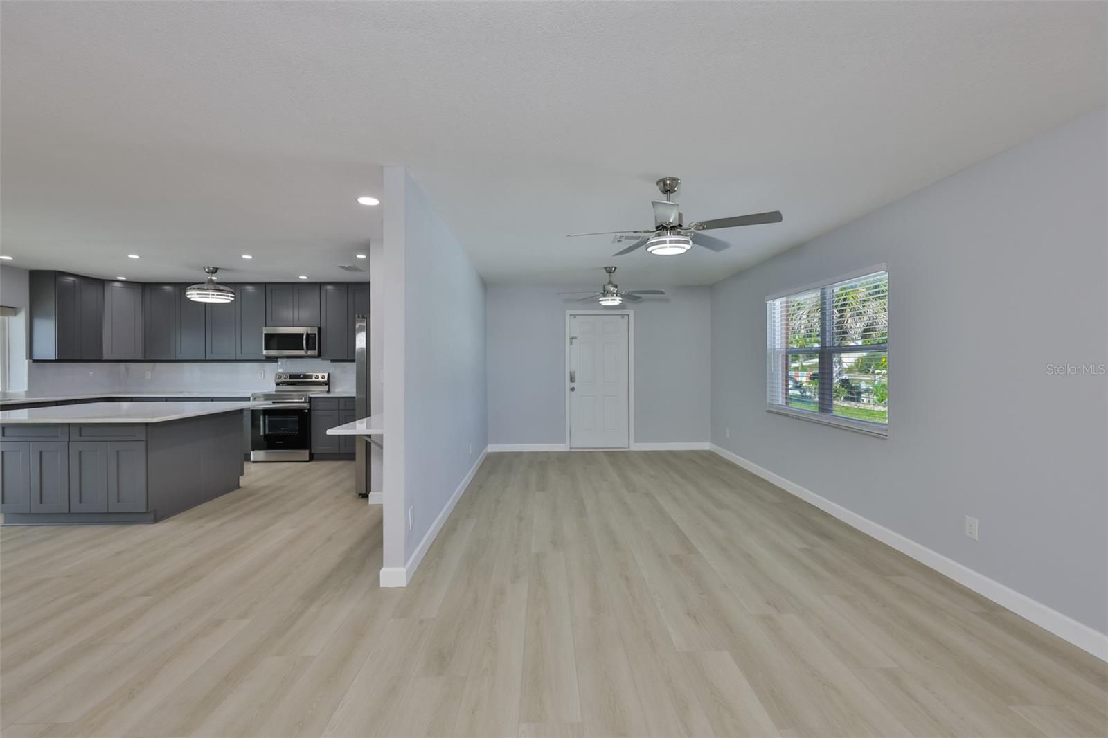 APOLLO BEACH UNIT 08 A RESUBDI - Residential