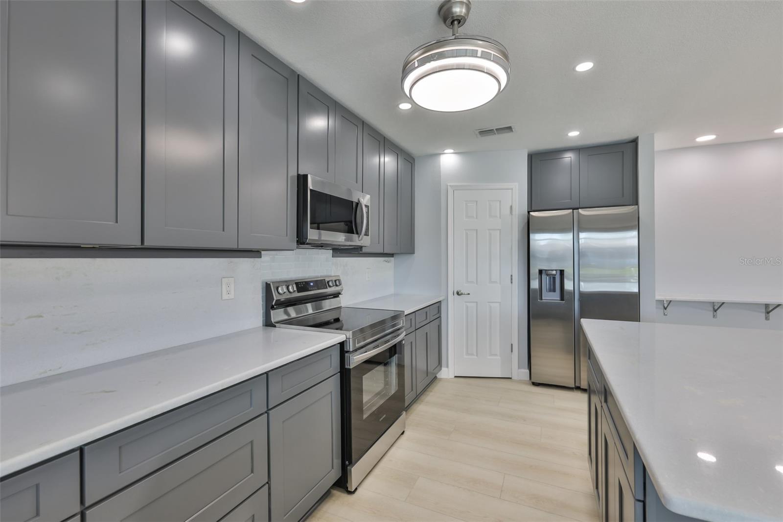 APOLLO BEACH UNIT 08 A RESUBDI - Residential