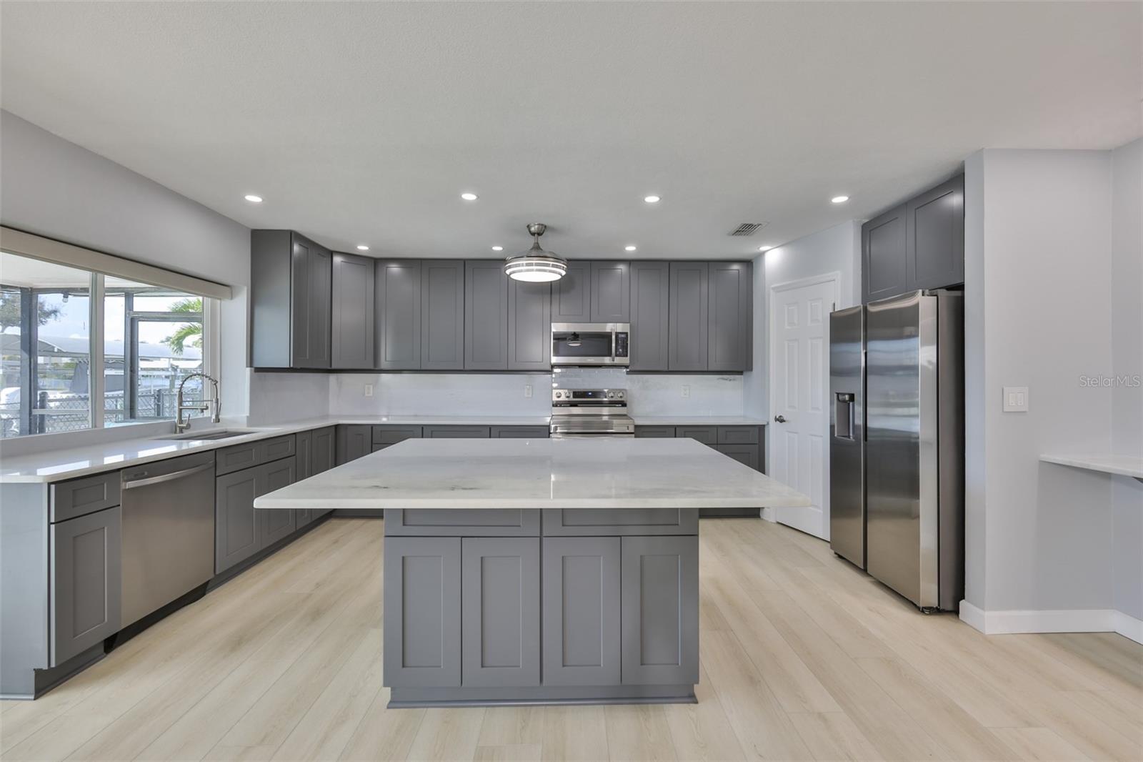 APOLLO BEACH UNIT 08 A RESUBDI - Residential