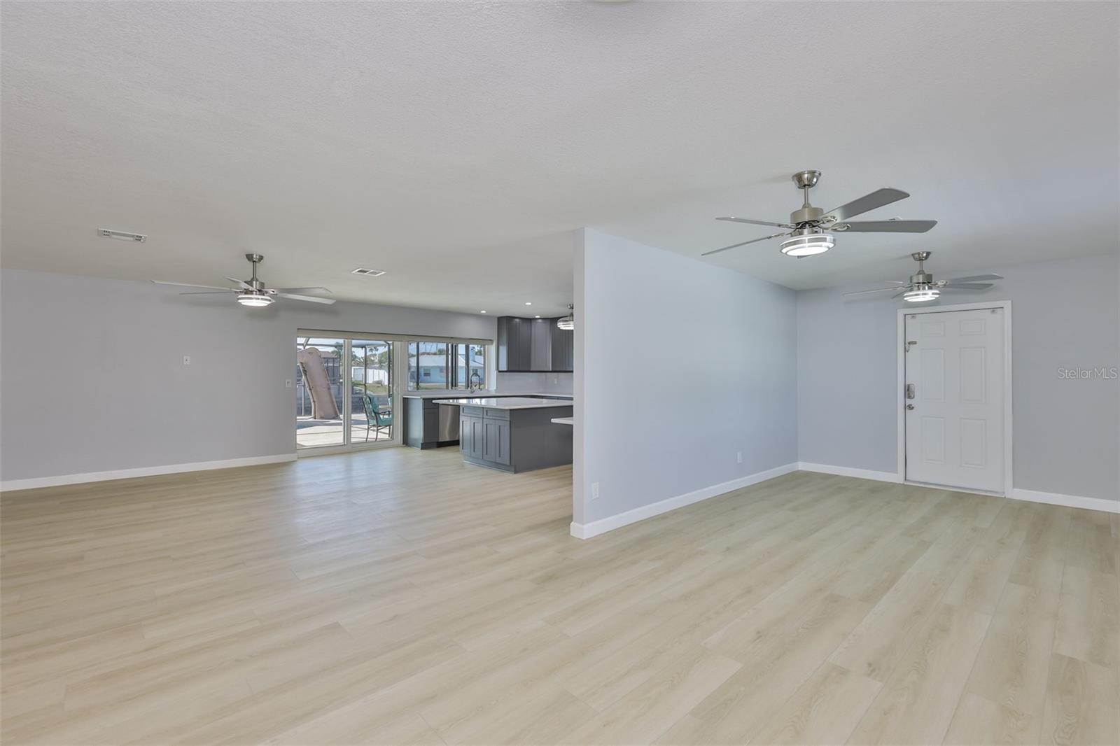 APOLLO BEACH UNIT 08 A RESUBDI - Residential