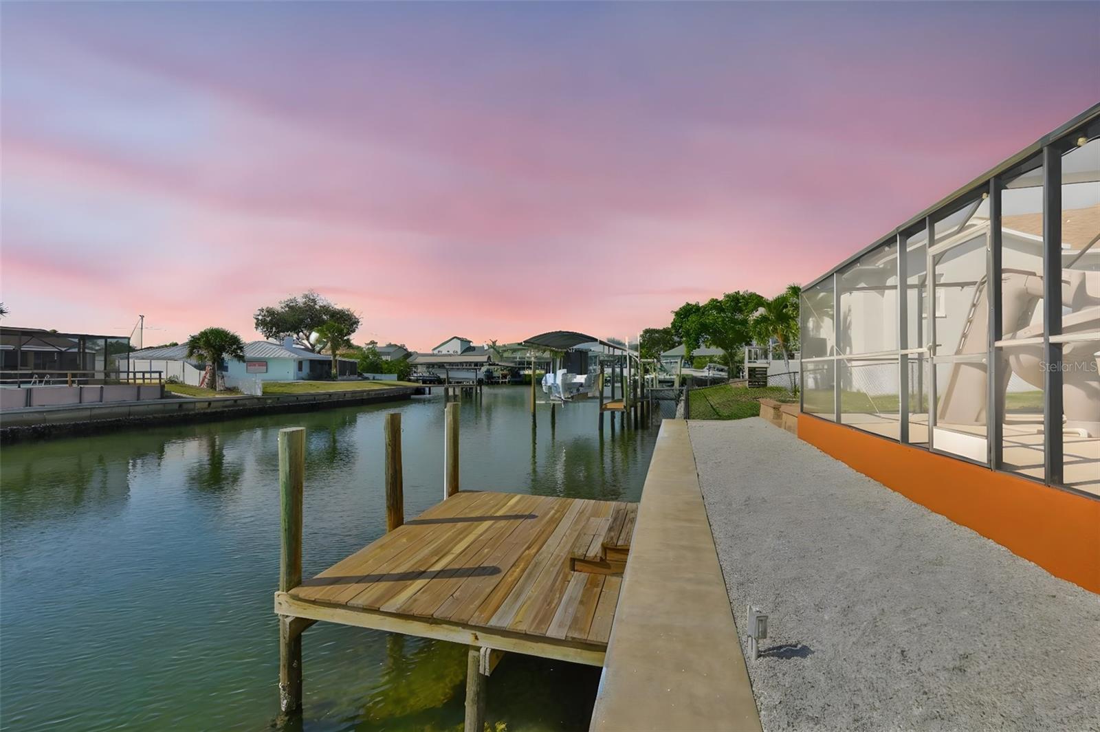 APOLLO BEACH UNIT 08 A RESUBDI - Residential