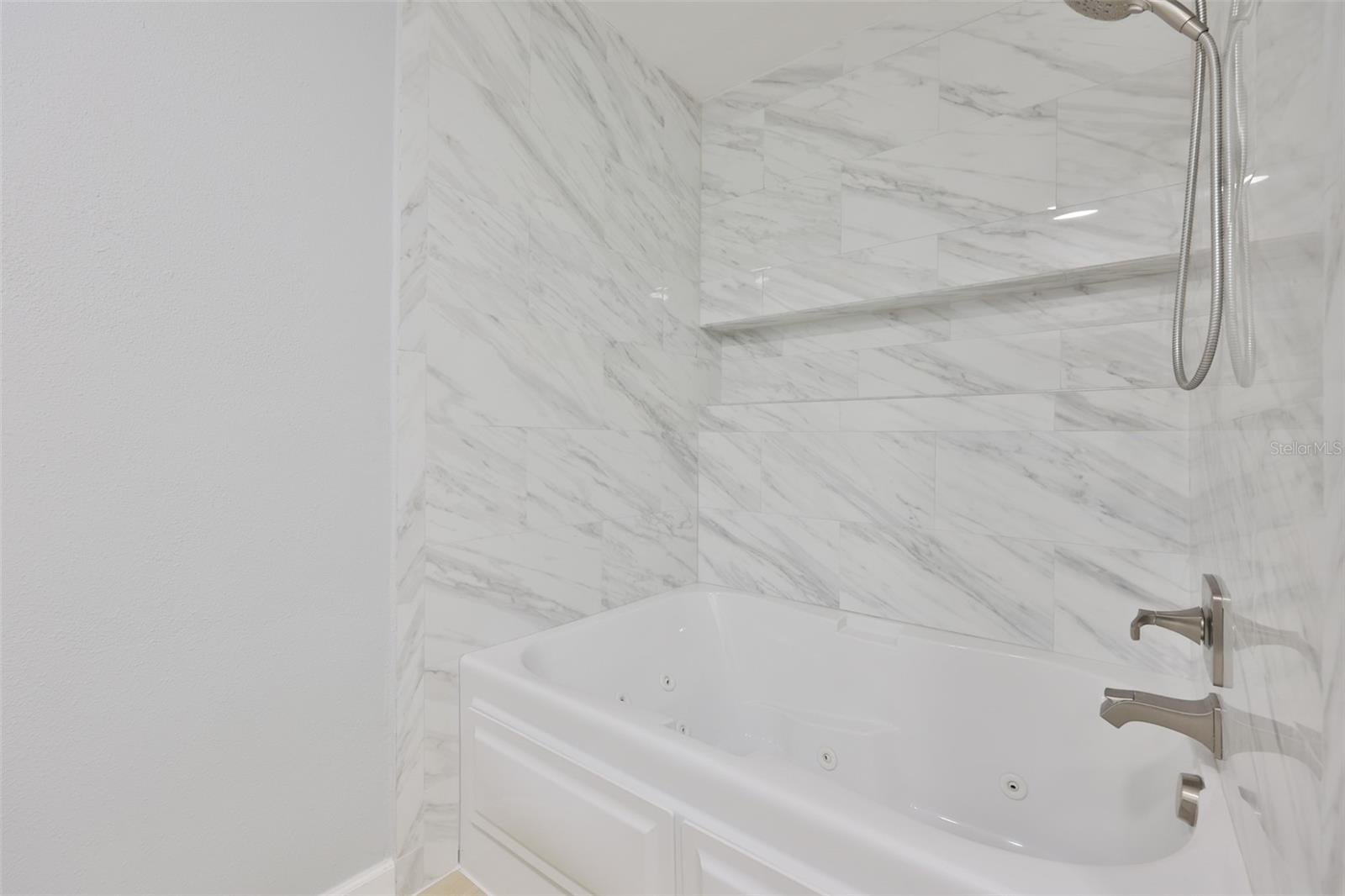 APOLLO BEACH UNIT 08 A RESUBDI - Residential