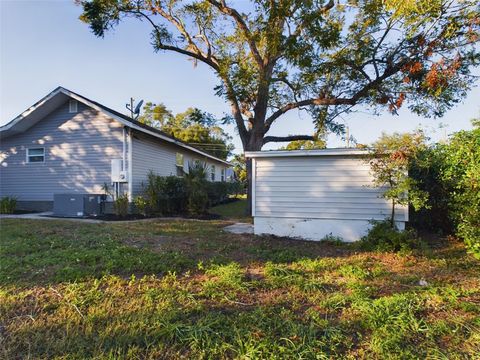 A home in LAKELAND