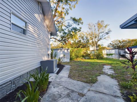 A home in LAKELAND