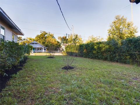 A home in LAKELAND