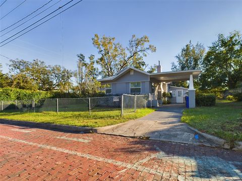 A home in LAKELAND