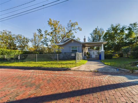 A home in LAKELAND