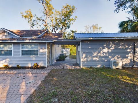 A home in LAKELAND