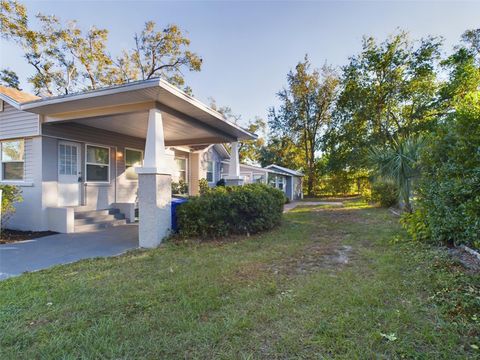 A home in LAKELAND