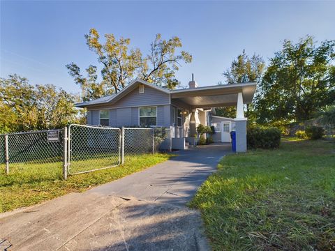 A home in LAKELAND