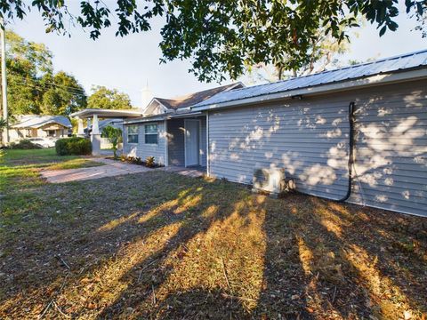 A home in LAKELAND