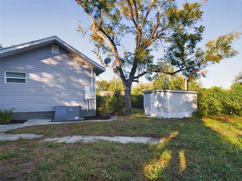 A home in LAKELAND