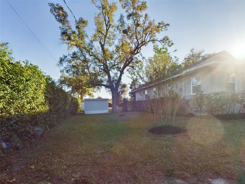 A home in LAKELAND