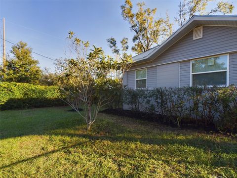 A home in LAKELAND