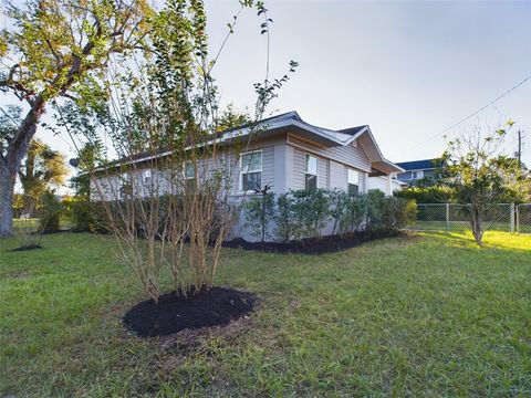 A home in LAKELAND