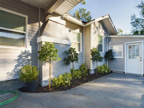 A home in LAKELAND