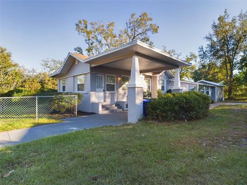 A home in LAKELAND