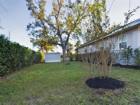 A home in LAKELAND