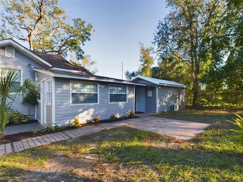 A home in LAKELAND