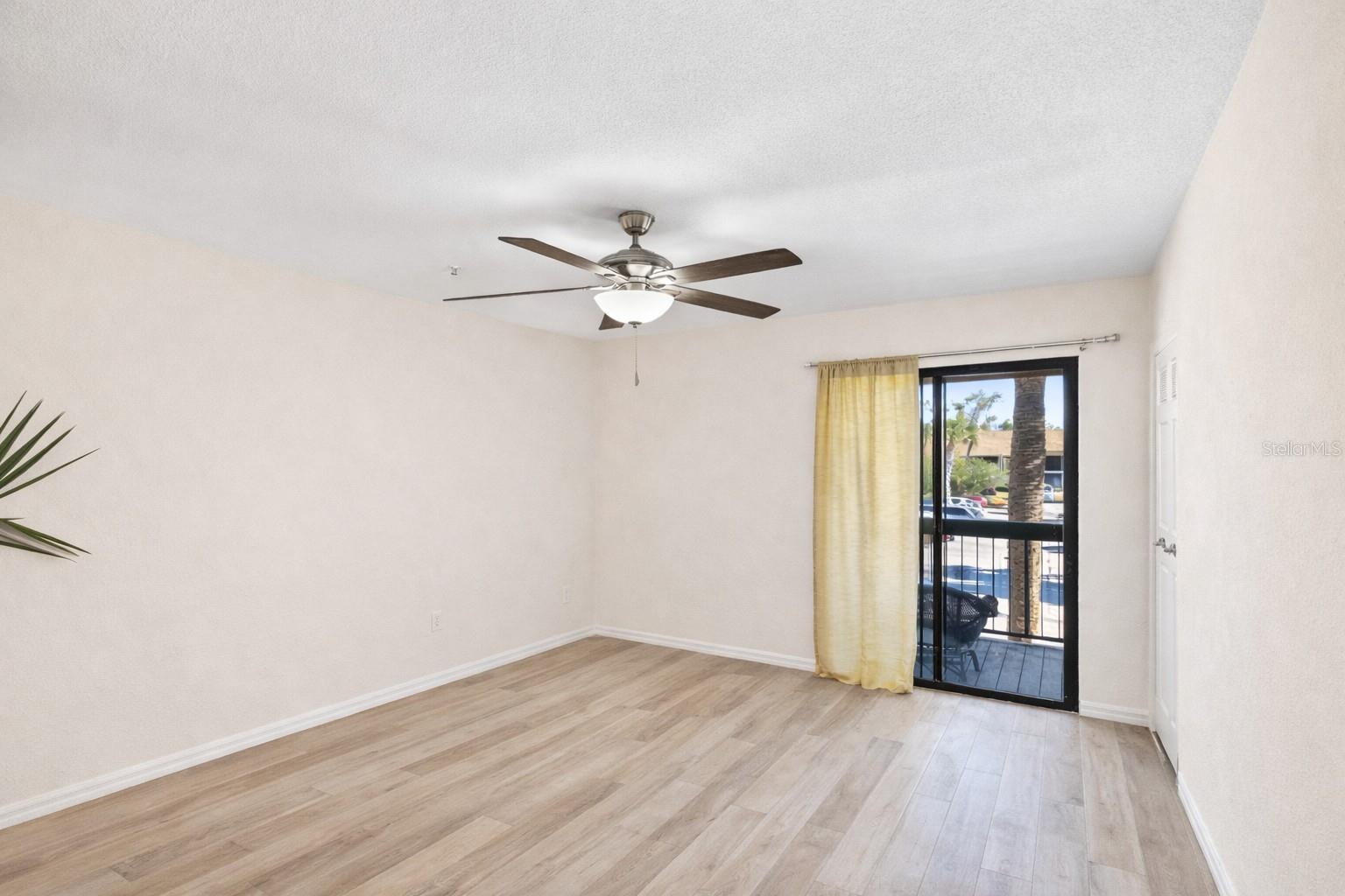 VINTAGE GRAND - Residential Lease