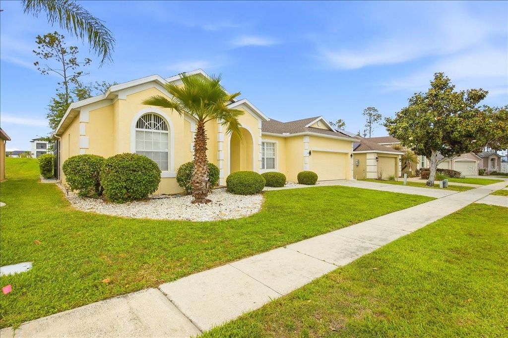 Photo of 722 Brighton Drive, Davenport, FL 33897 (MLS # O6401077)