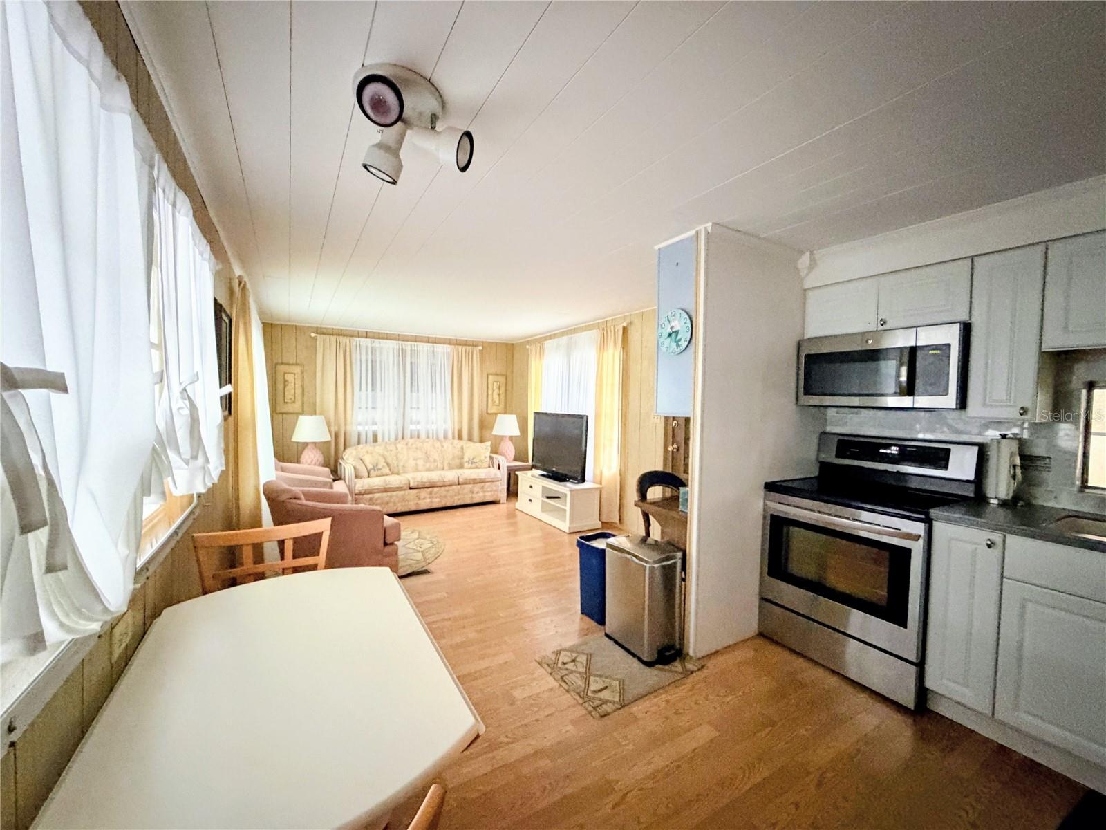 855 S GREEN CIRCLE