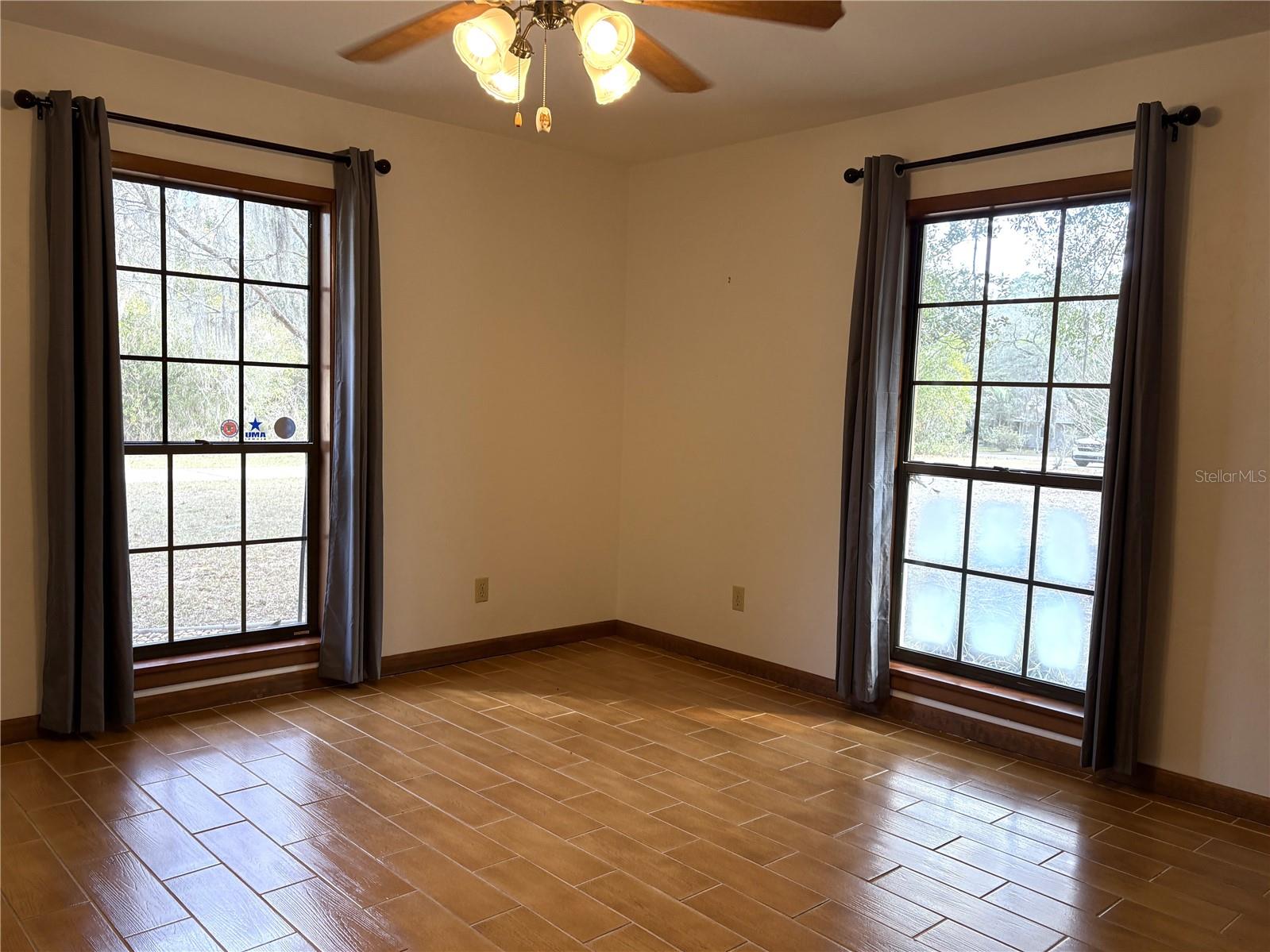 RAINBOW LAKES ESTATE - Residential