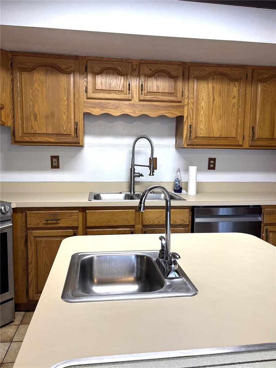 RAINBOW LAKES ESTATE - Residential