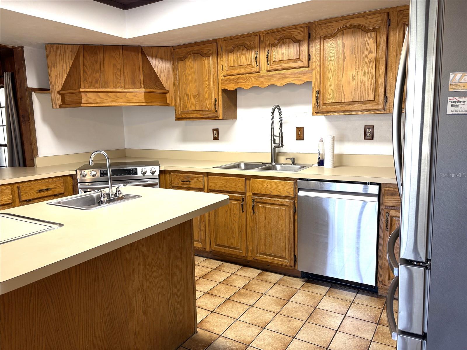 RAINBOW LAKES ESTATE - Residential