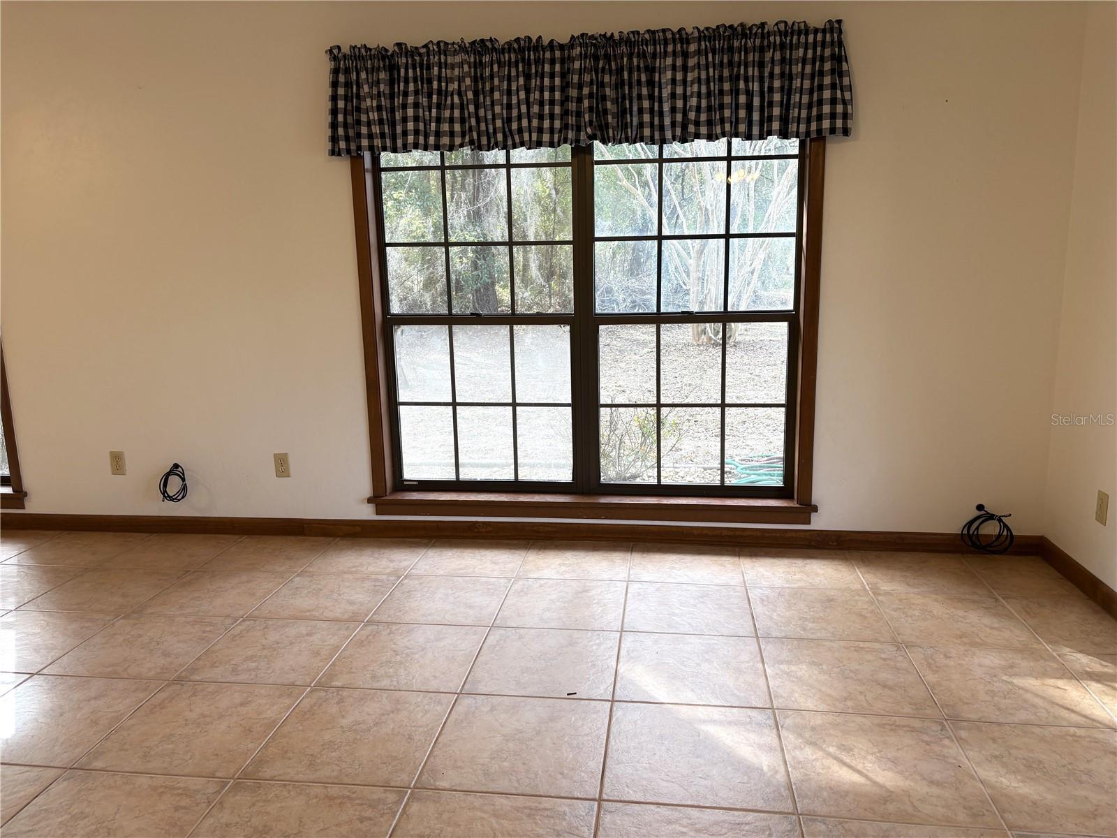 RAINBOW LAKES ESTATE - Residential