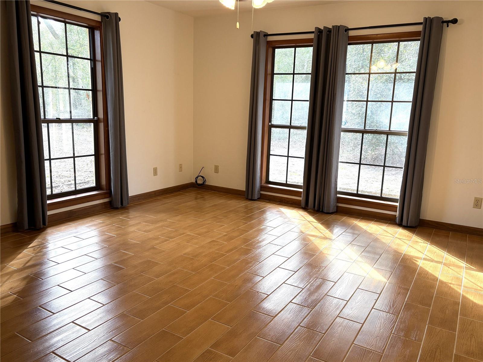 RAINBOW LAKES ESTATE - Residential