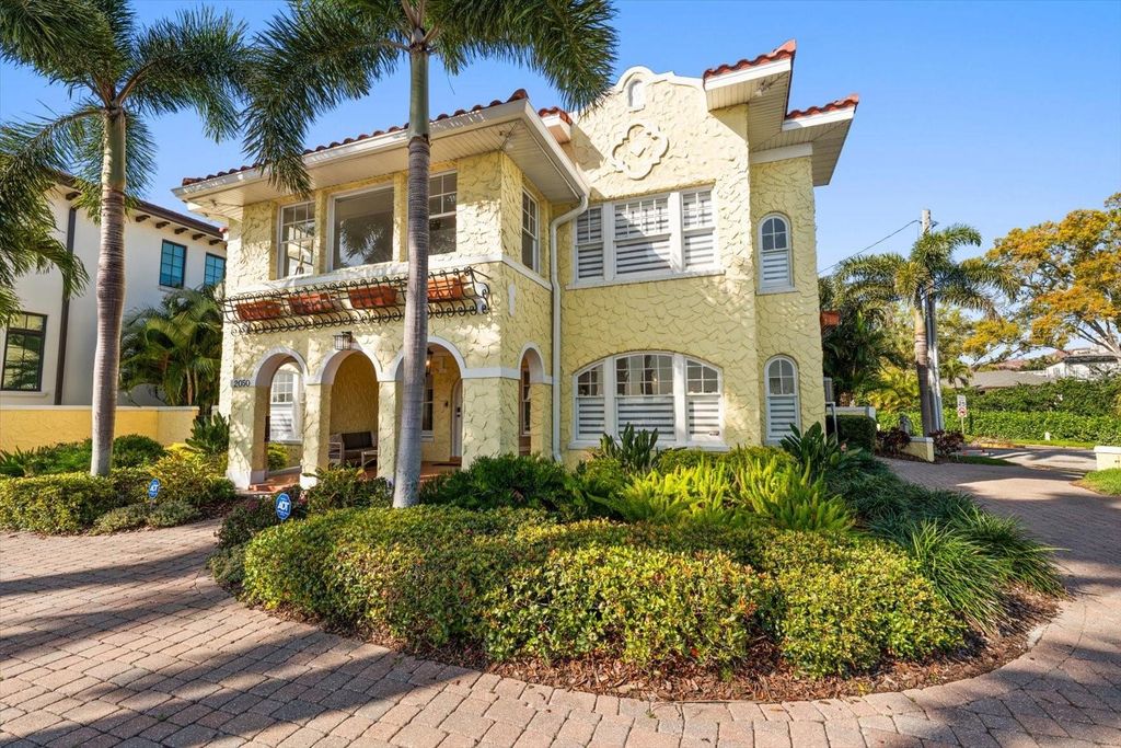 Photo of 2050 Coffee Pot Boulevard NE, St Petersburg, FL 33704 (MLS # TB8485425)