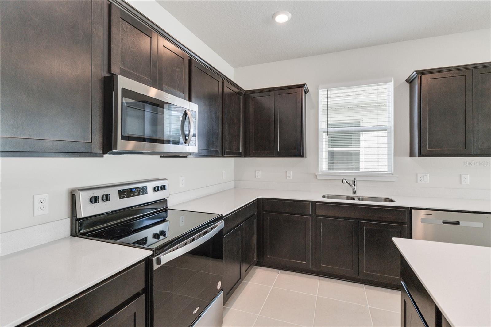 AMELIA GROVES - Residential Lease