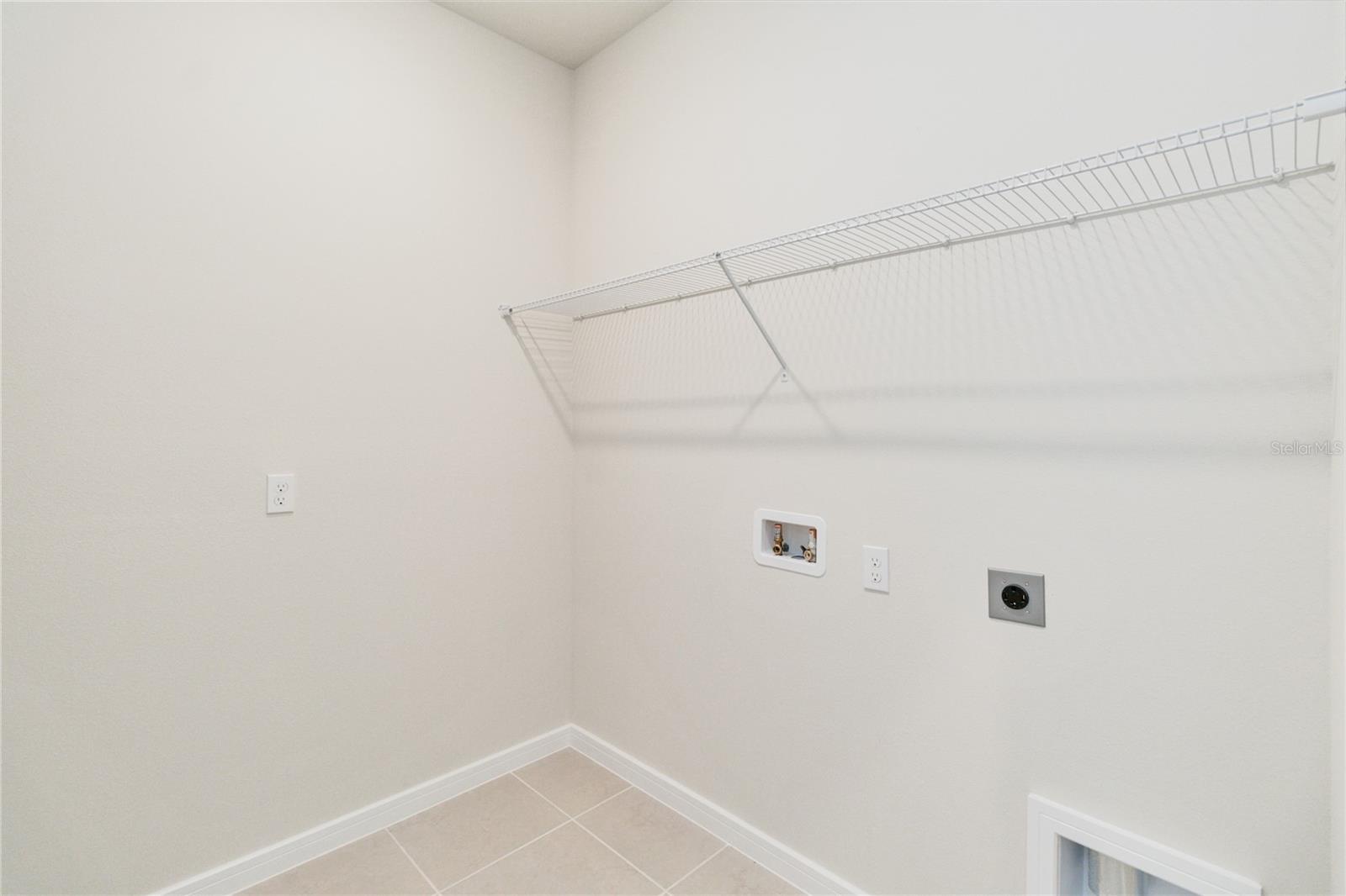 AMELIA GROVES - Residential Lease