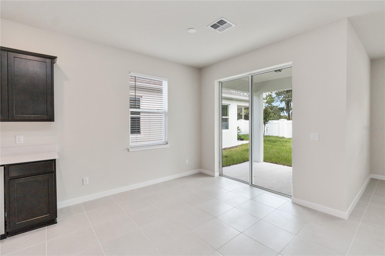 AMELIA GROVES - Residential Lease