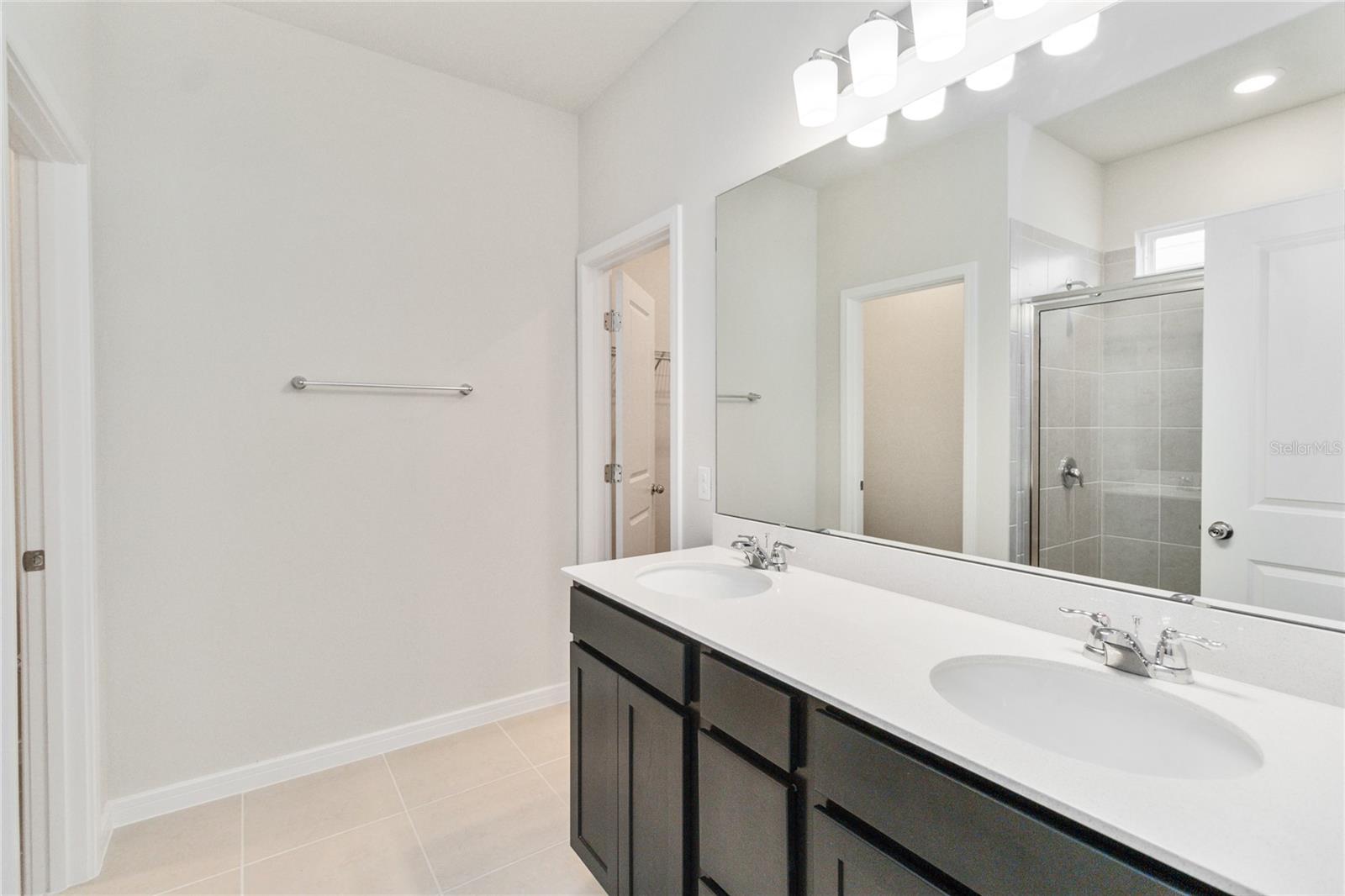 AMELIA GROVES - Residential Lease