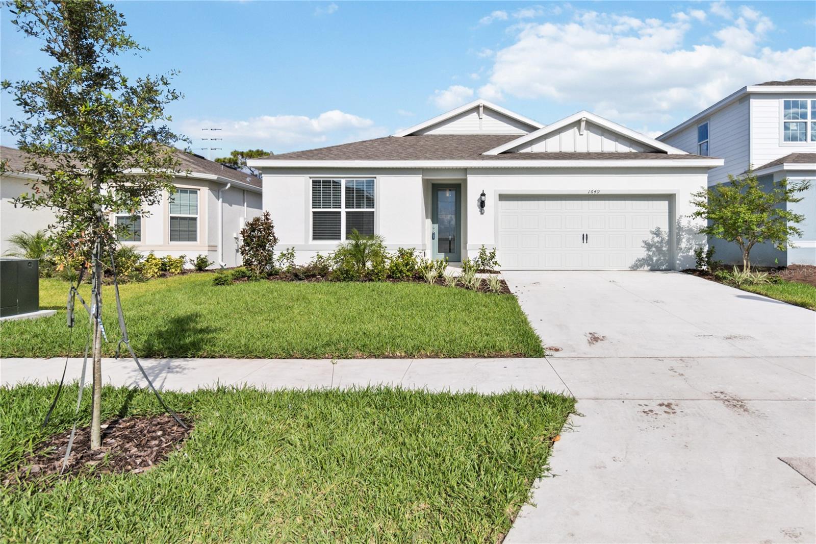 AMELIA GROVES - Residential Lease