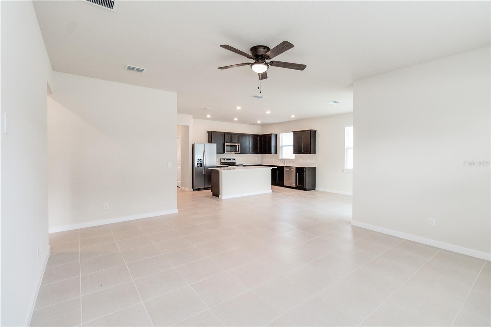 AMELIA GROVES - Residential Lease
