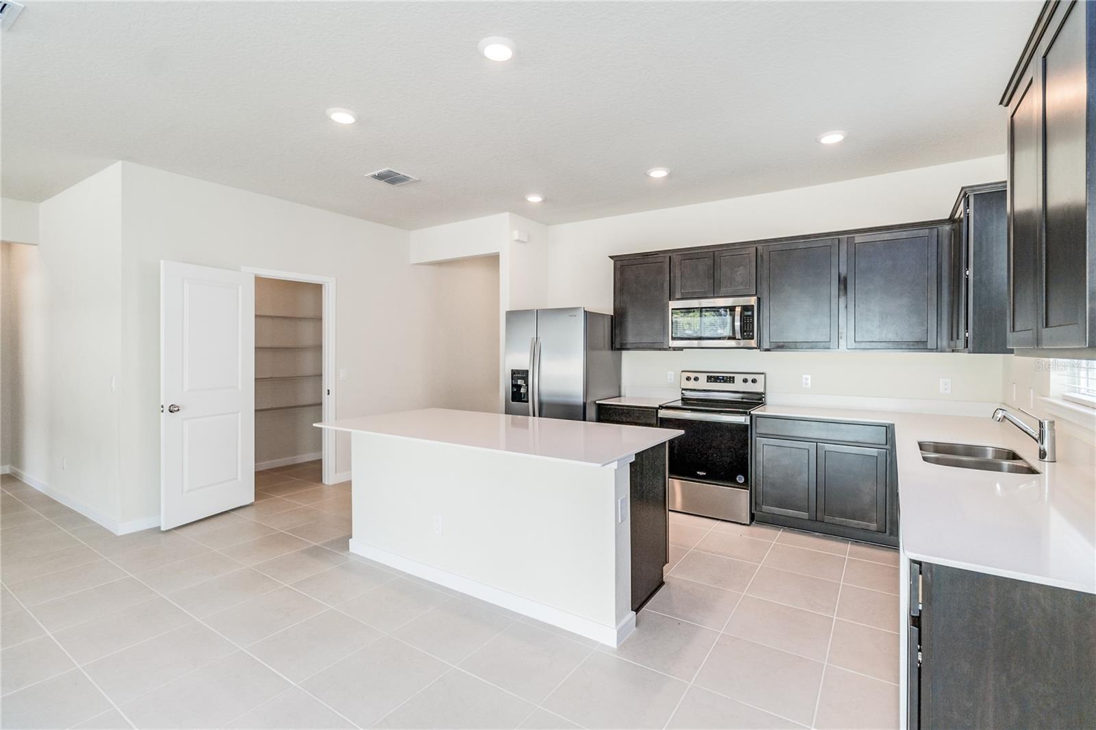 AMELIA GROVES - Residential Lease